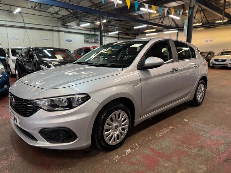 FIAT TIPO 1.4 Tipo Hatchback 1.4 95hp Easy 2017