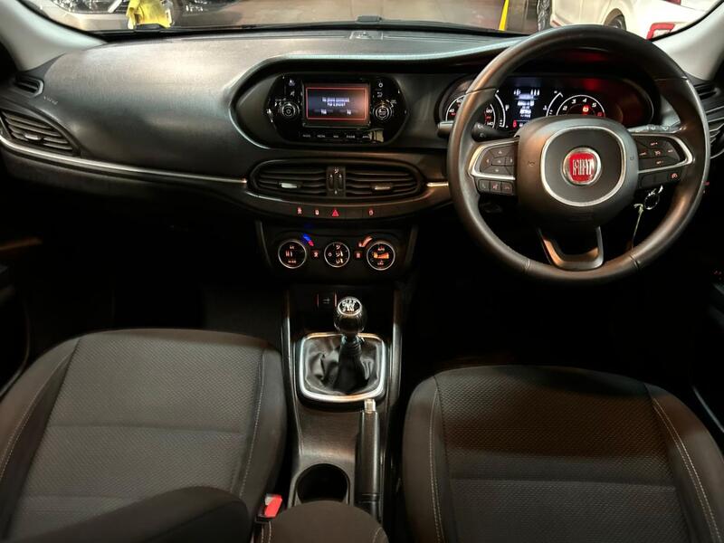 FIAT TIPO 1.4 Tipo Hatchback 1.4 T-jet 120hp Lounge 2017