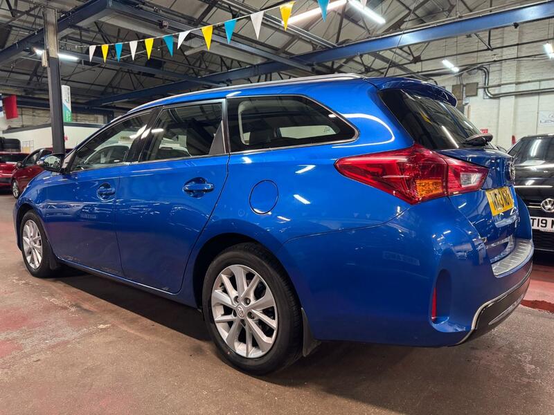 TOYOTA AURIS 1.6 V-Matic Icon 2013