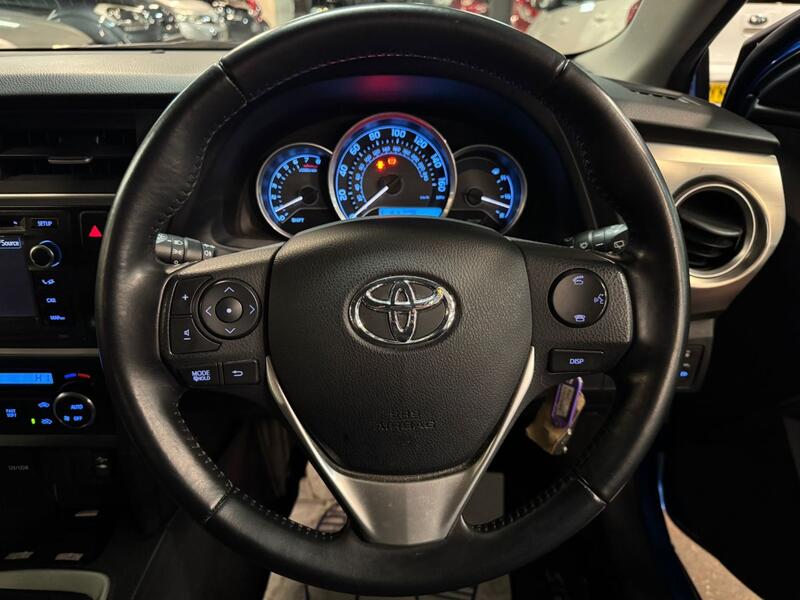 TOYOTA AURIS 1.6 V-Matic Icon 2013