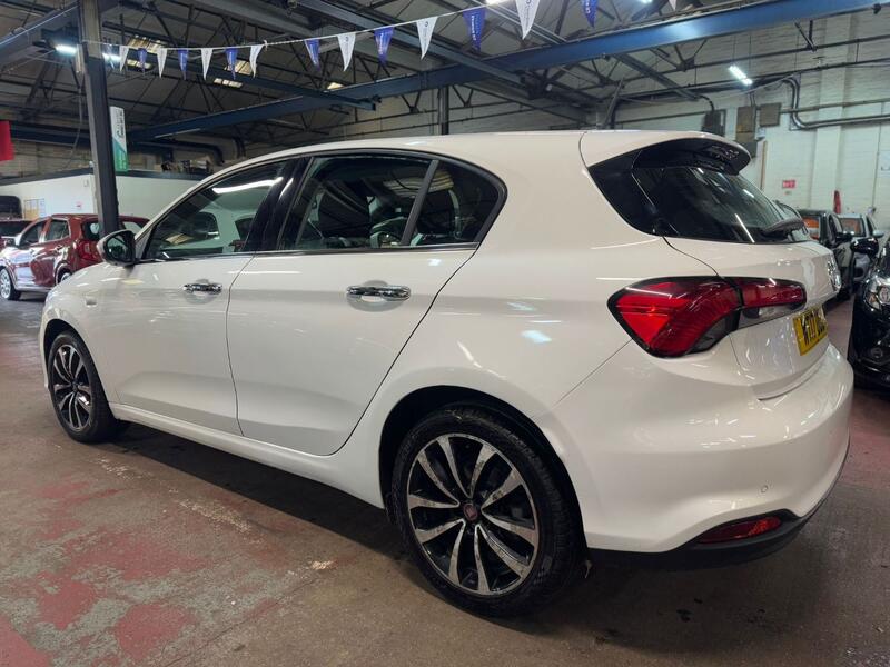 FIAT TIPO 1.4 Tipo Hatchback 1.4 95hp Lounge 2017