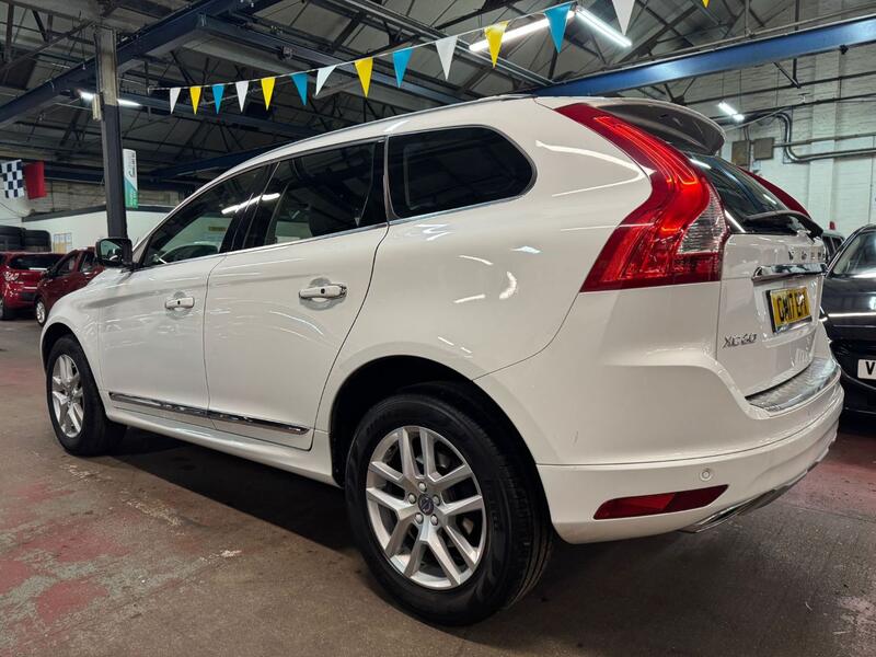 VOLVO XC60 2.0 SE Lux Nav D4 2017