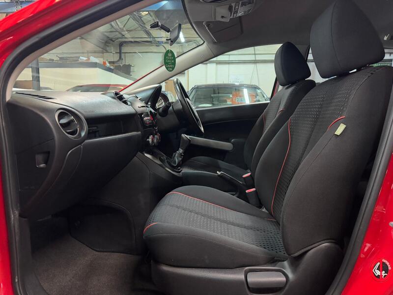 MAZDA MAZDA2 1.3 Black 2012