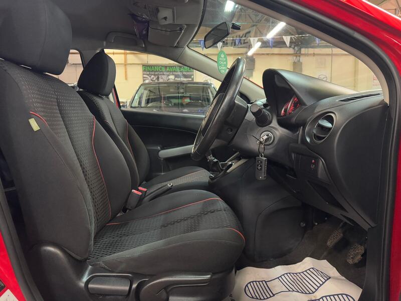 MAZDA MAZDA2 1.3 Black 2012