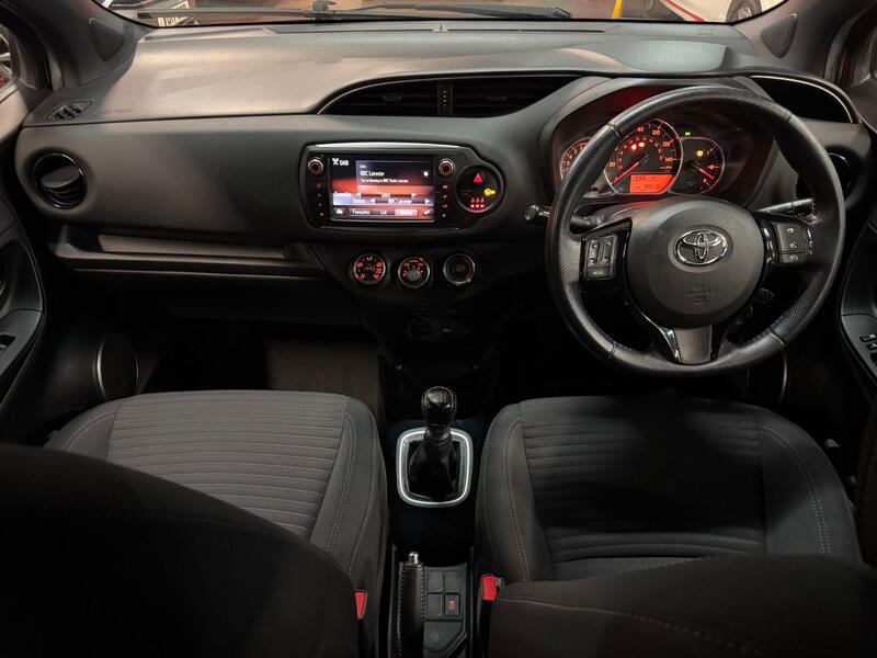 TOYOTA YARIS 1.3 Dual VVT-i Design 2016