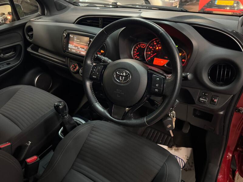 TOYOTA YARIS 1.3 Dual VVT-i Design 2016