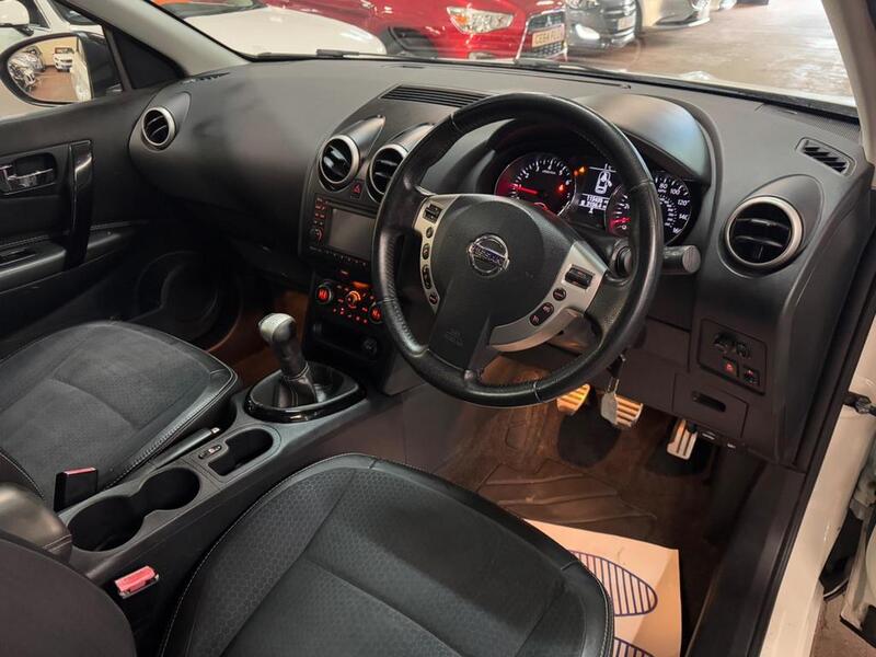 NISSAN QASHQAI 1.6 360 2013