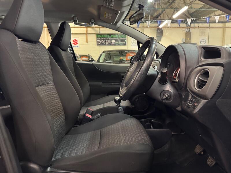 TOYOTA YARIS 1.3 Dual VVT-i TR 2013